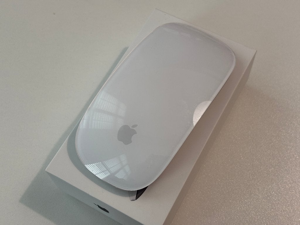 Apple Magic Mouse 2 Inclusief doos en oplaadkabel, Computers en Software, Muis, Gebruikt, Ergonomisch, Ophalen of Verzenden
