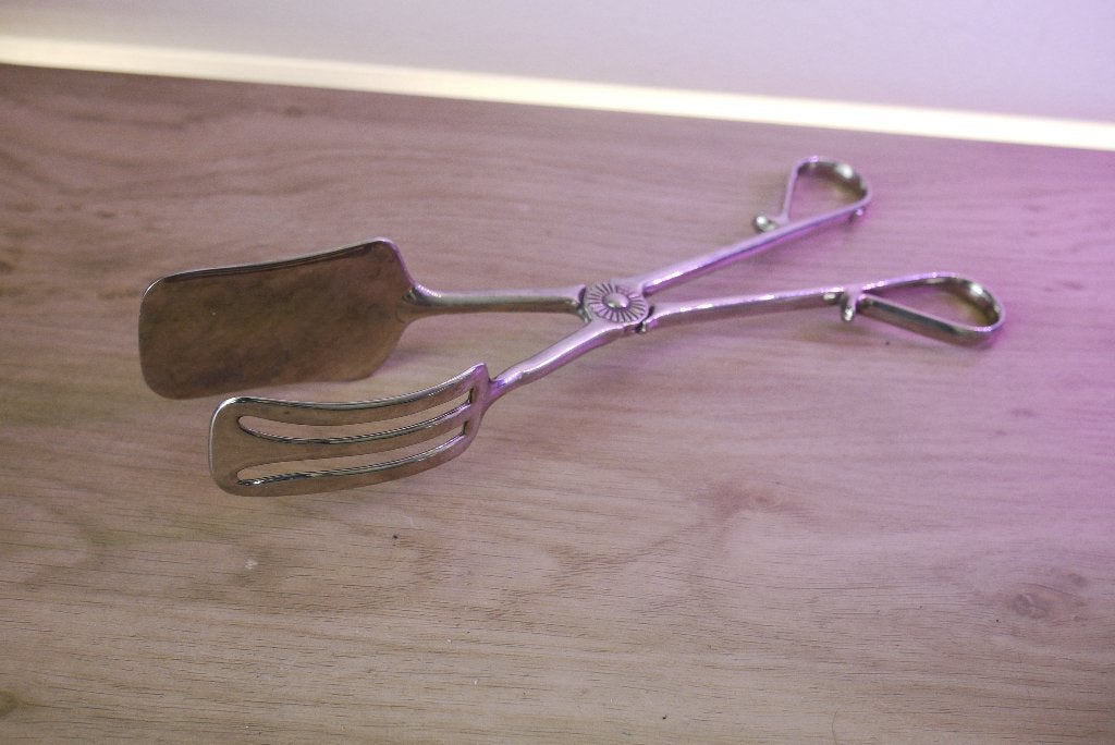 Vintage gebakstang gemaakt van een zinklegering prachtig, Overige materialen, Ophalen of Verzenden, Overige stijlen, Schaal of Schalen