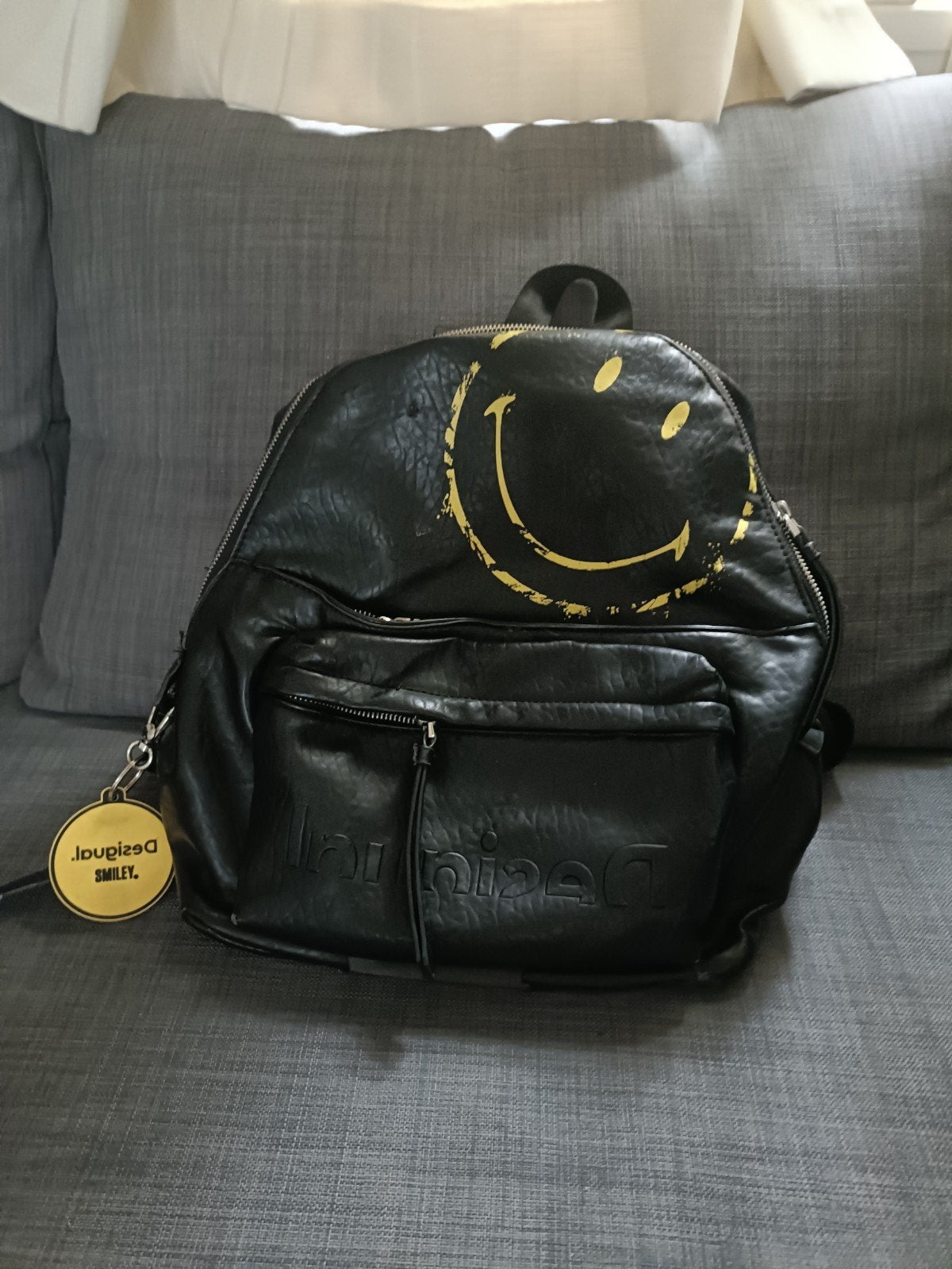 Desigual Smiley leren rugtas, Gebruikt, Zwart, Minder dan 40 cm, Minder dan 35 cm