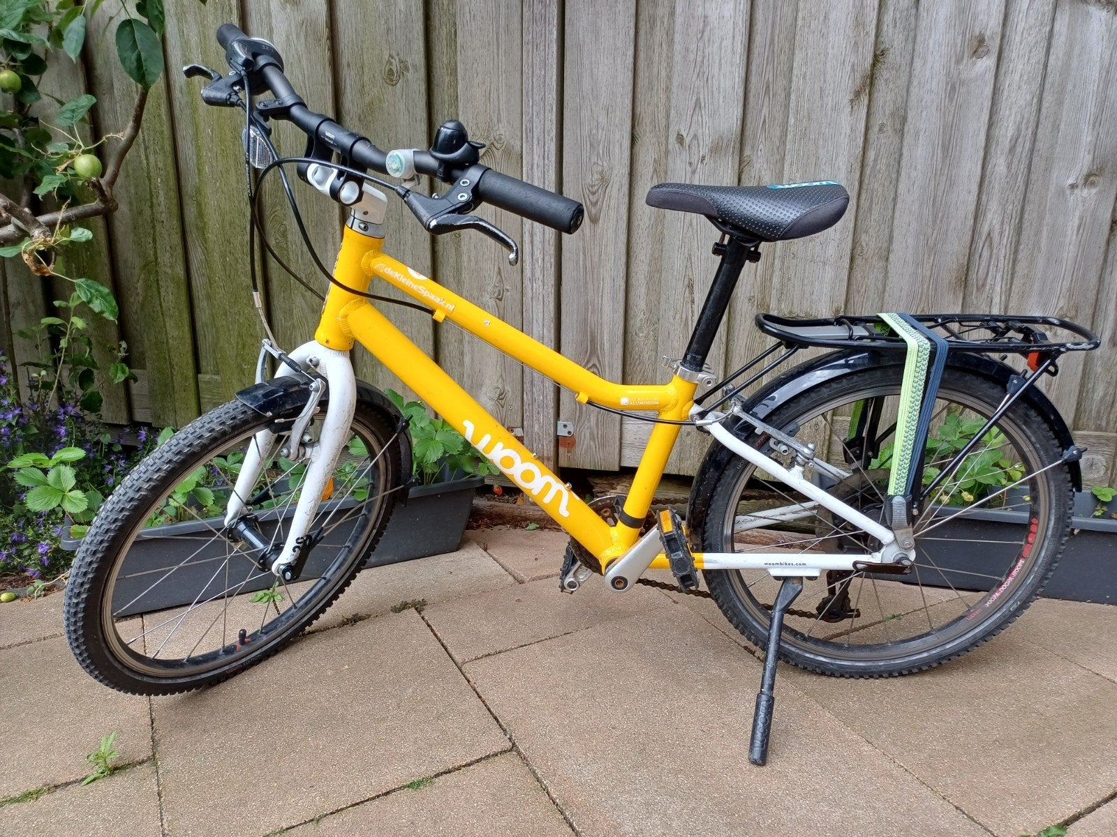 Woom 3 kinderfiets met spatborden, standaard en bagagedrager, 20 inch of meer, Gebruikt, Velgrem, Ophalen of Verzenden