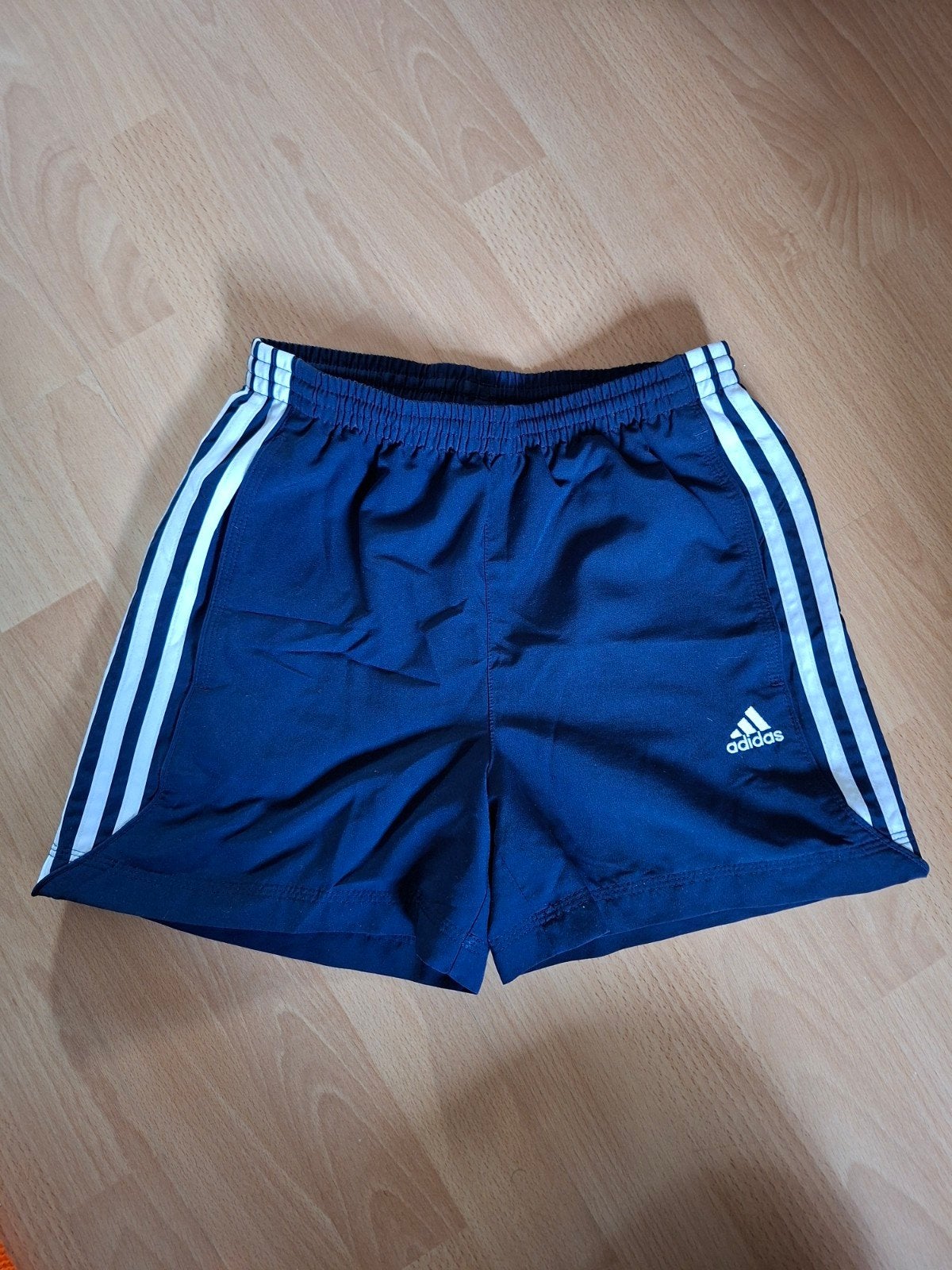 Adidas sportbroek donkerblauw maat 152, Kinderen en Baby's, Kinderkleding | Maat 152, Adidas, Jongen of Meisje, Sport- of Zwemkleding