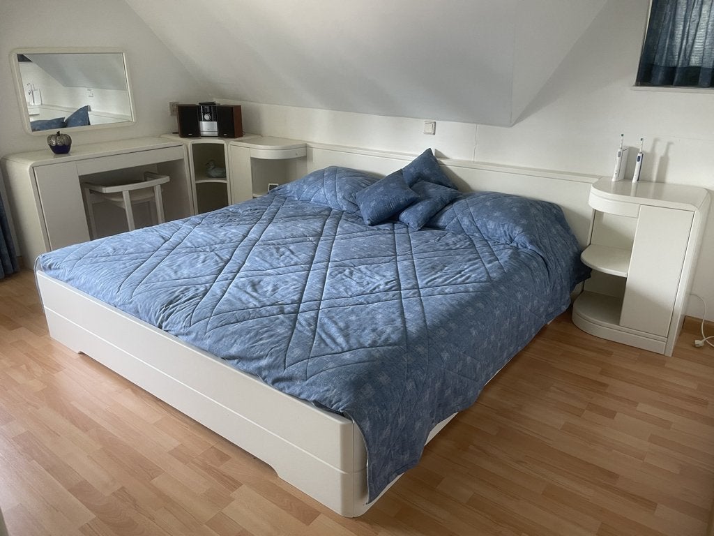 Complete slaapkamer set: bed, kaptafel, nachtkastjes, kast, Ophalen, Zo goed als nieuw, Tweepersoons, Modern, Functioneel