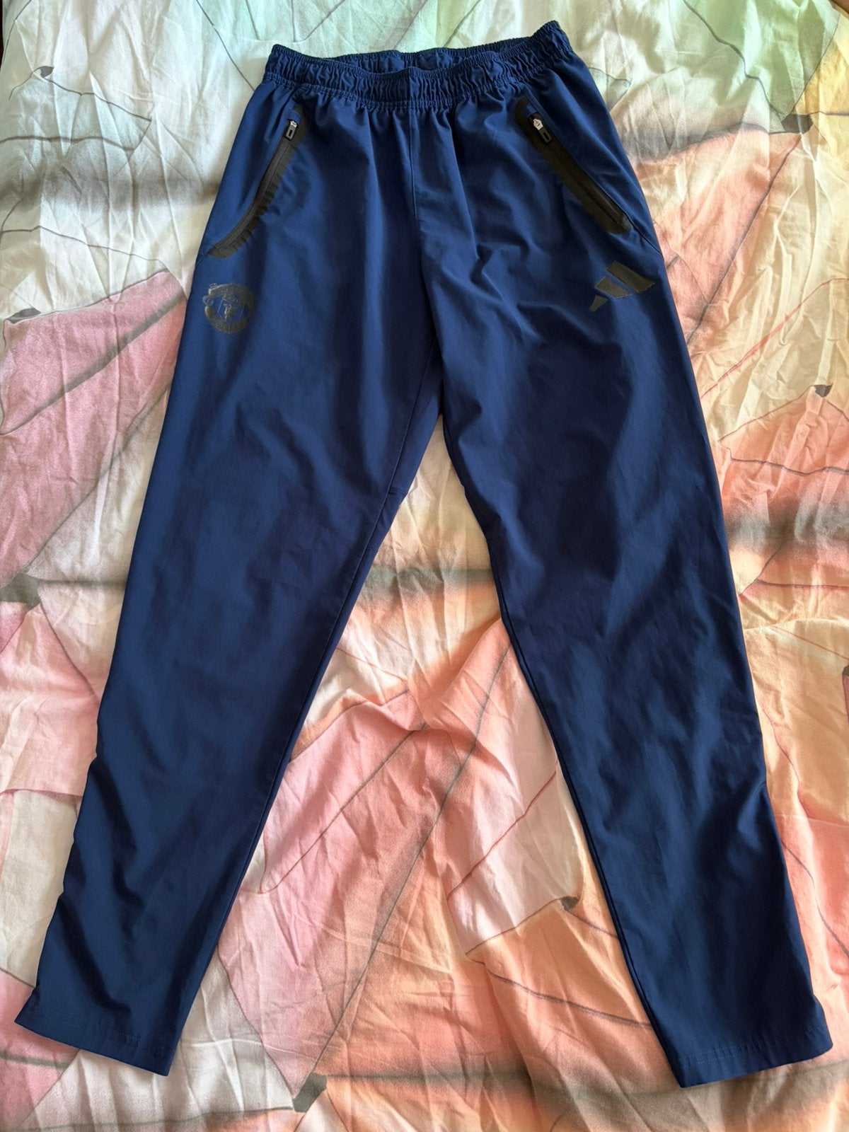 Adidas  Manchester Utd Tiro Tech Vis broek M, Maat M, Ophalen of Verzenden, Gebruikt, Broek
