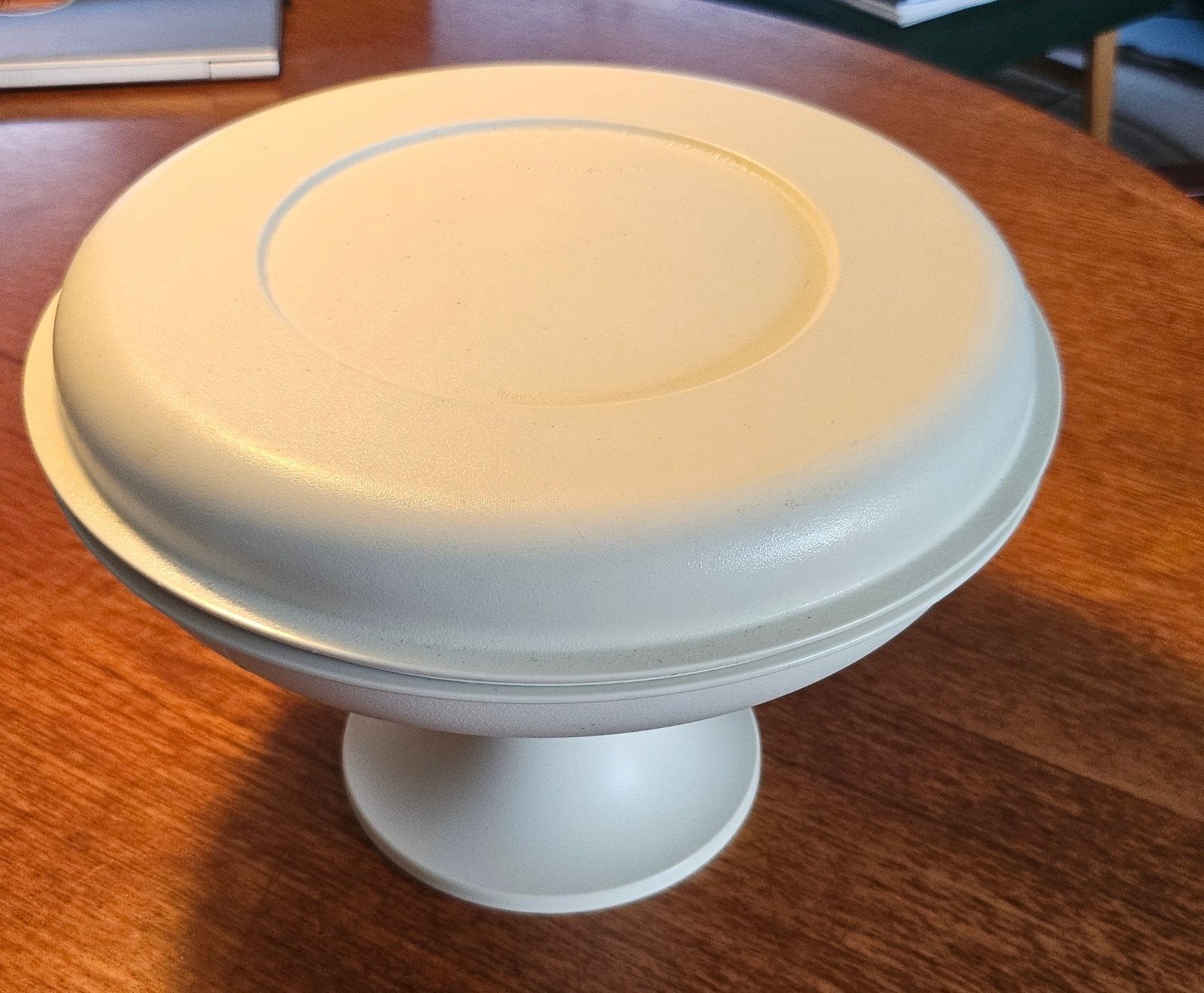 Tupperware Taartplateau met Deksel en Serveerschaal op voet, Gebruikt, Schaal, Met compartimenten, Ophalen of Verzenden
