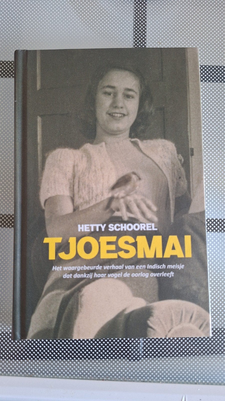 Tjoesmai - Hetty Schoorel (Hardcover), Boeken, Verzenden, Zo goed als nieuw, Hetty Schoorel, Nederland