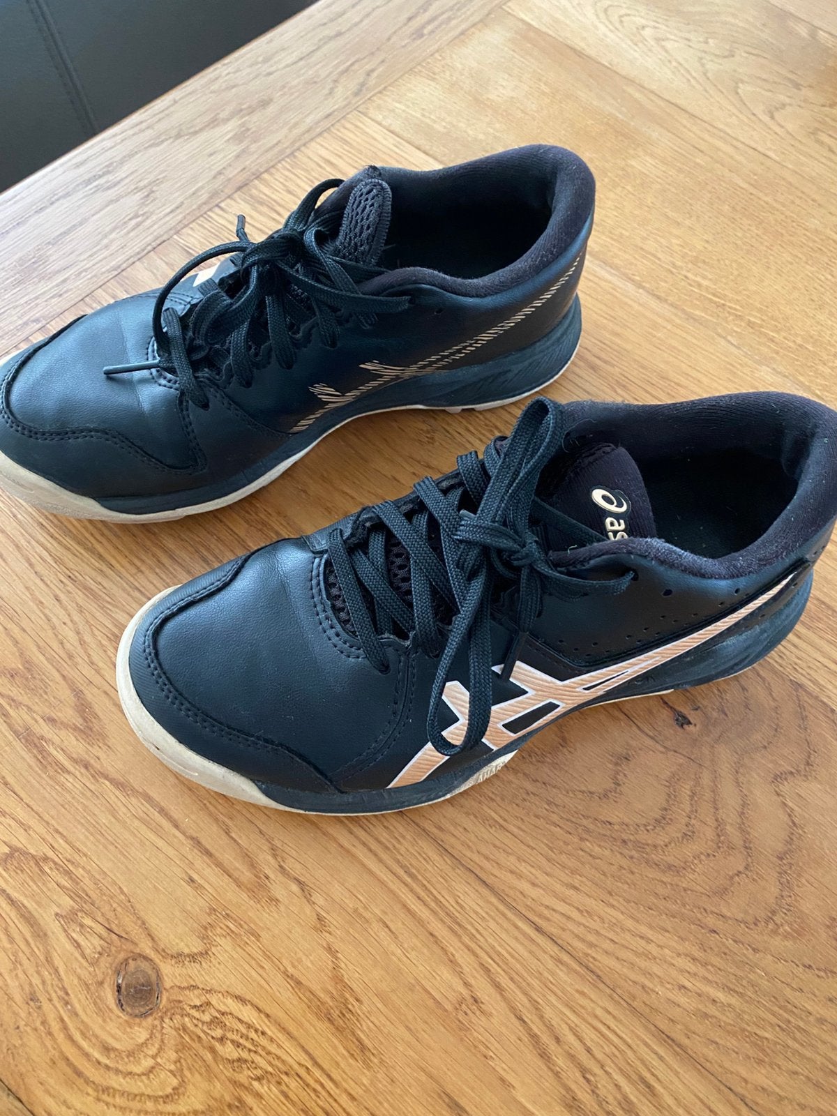 Asics hockey schoenen, Ophalen of Verzenden, Zo goed als nieuw, Schoenen
