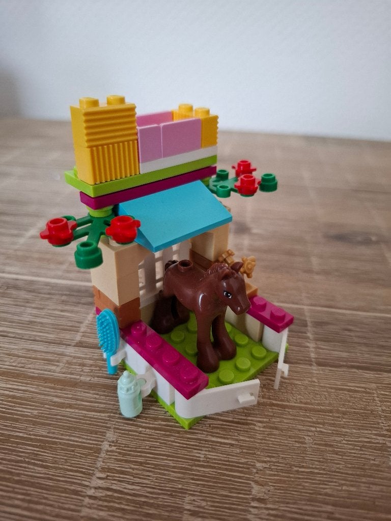 Lego Friends 41089 klein veulen in stal incl boekje, Lego, Friends, Ophalen of Verzenden, Zo goed als nieuw