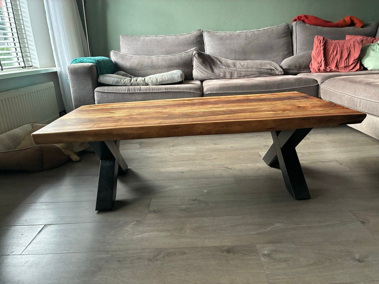 Salontafel acaciahout met metalen onderstel, Ophalen, Gebruikt, 100 tot 150 cm, 50 tot 100 cm