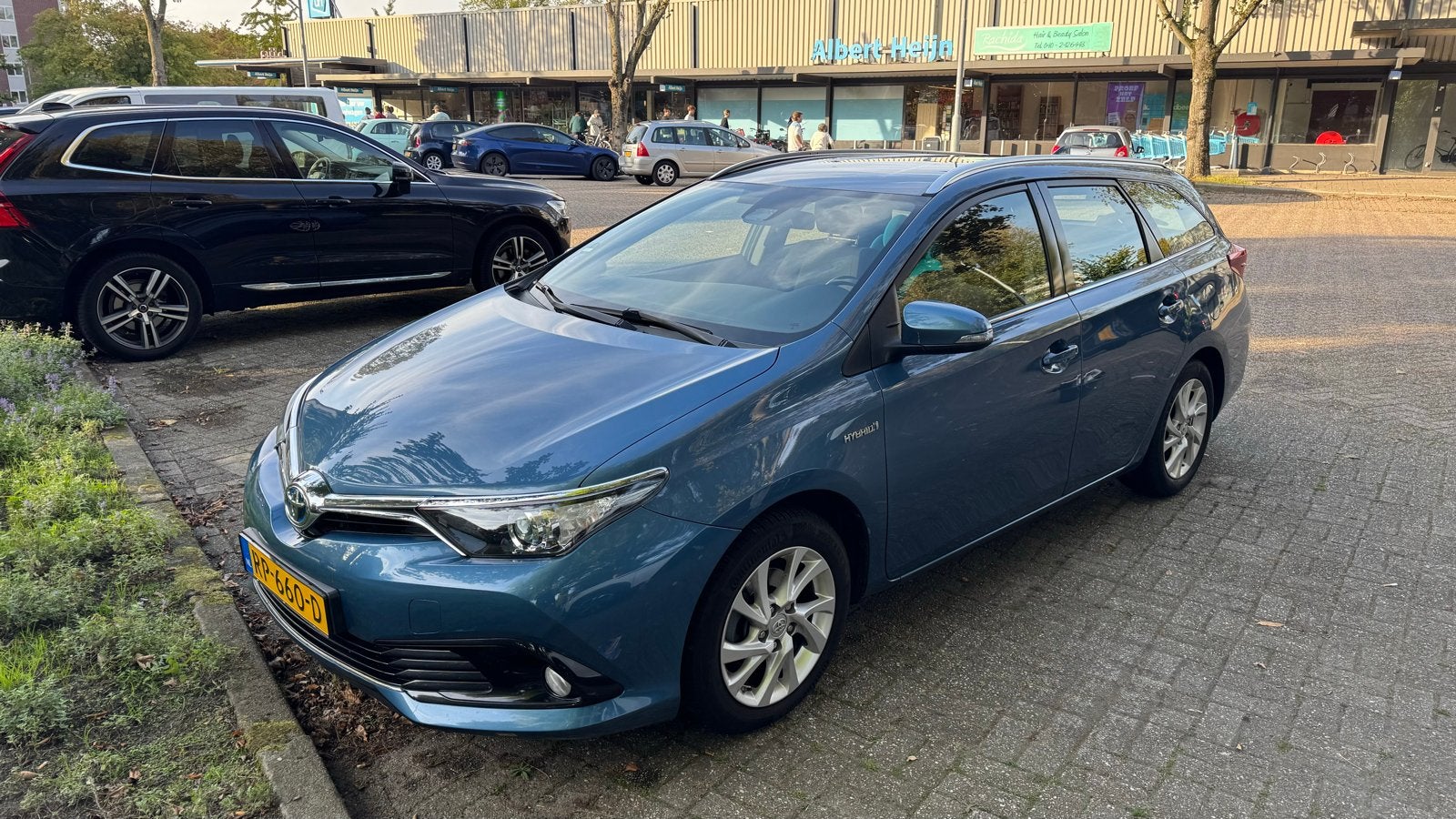 Toyota Auris 1.8 Hybrid 5DR CVT 2018 Blauw, Auto's, 28 km/l, 345 kg, Blauw, Origineel Nederlands