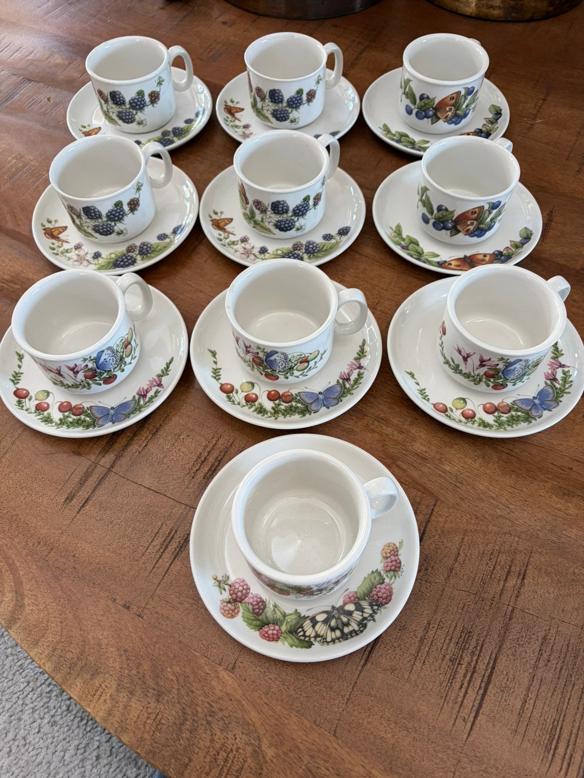 10 Kop en schotels van het Marjolein Bastin bosvruchten, Ophalen of Verzenden, Zo goed als nieuw, Overige stijlen, Kop(pen) en/of Schotel(s)