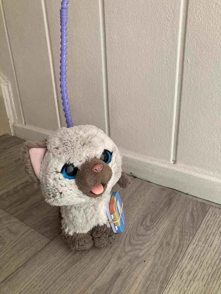 Poes fur real, kan brokjes eten en poepen, Gebruikt, Met kleding of accessoire, Overige karakters, Grijs