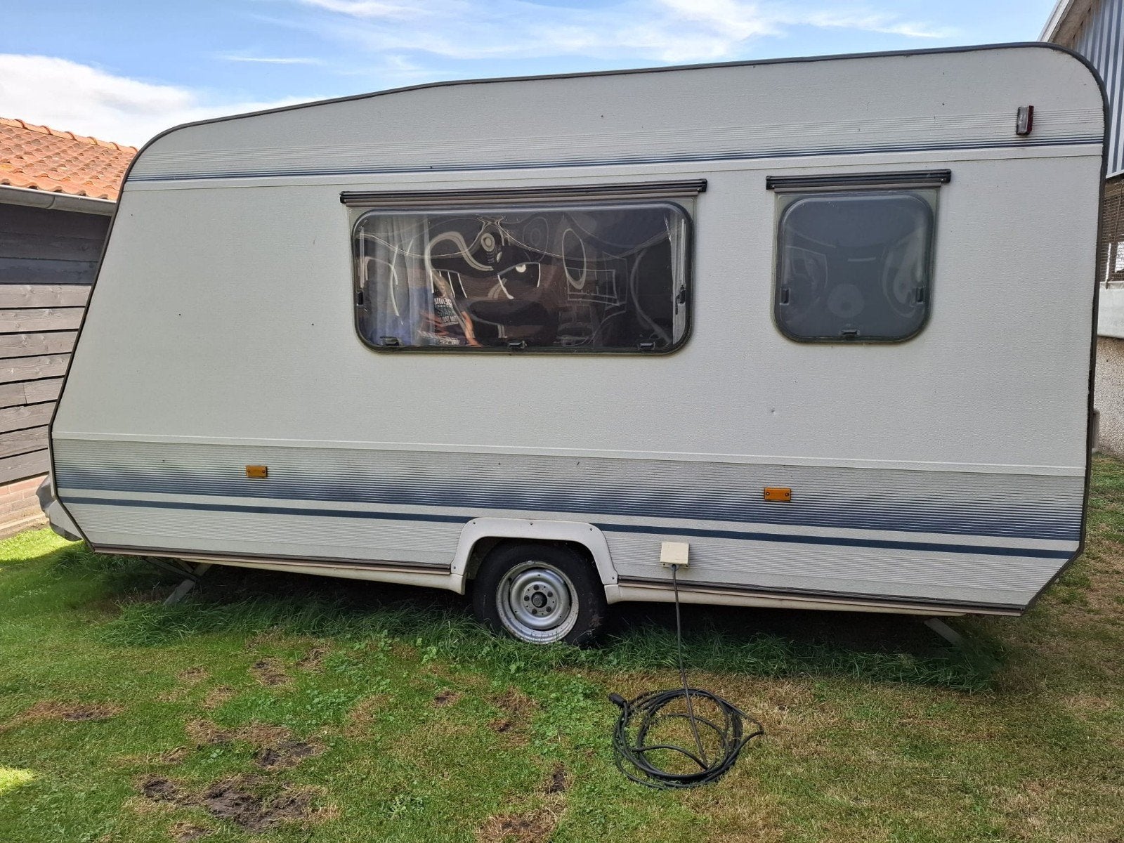 Adria Caravan met voortent - Ideaal voor vakanties!, Caravans en Kamperen, Treinzit, Particulier, Adria, Tot en met 4