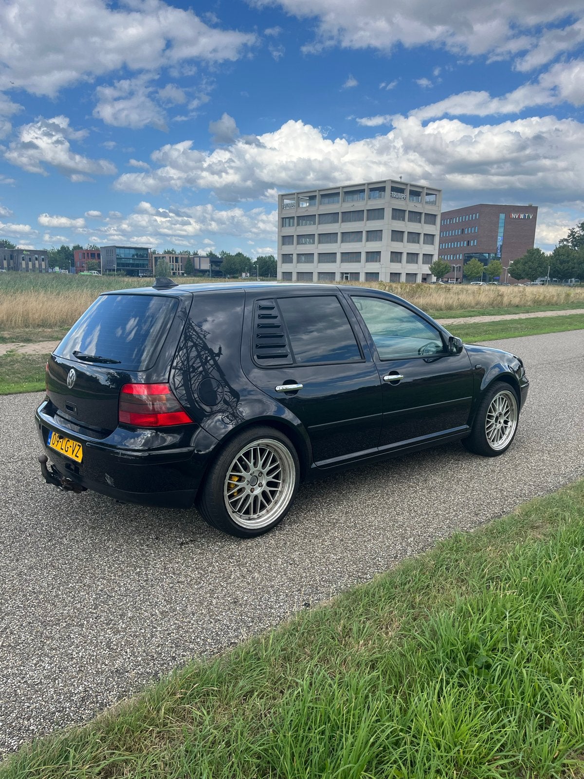 Volkswagen Golf 1.6 77KW 2003 Zwart, Auto's, Voorwielaandrijving, 1145 kg, 4 cilinders, 1200 kg