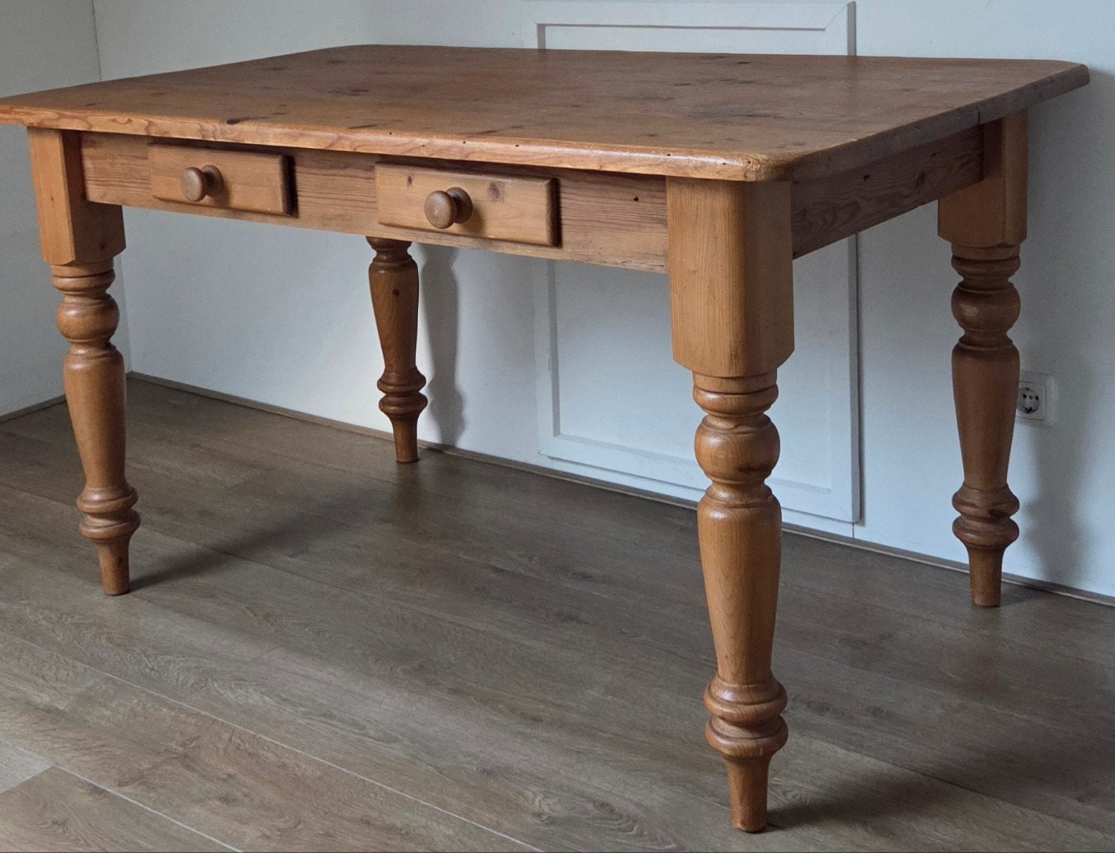 Mooie houten tafel met lades - massief grenen, Huis en Inrichting, Ophalen, 100 tot 150 cm, 50 tot 100 cm, Vier personen
