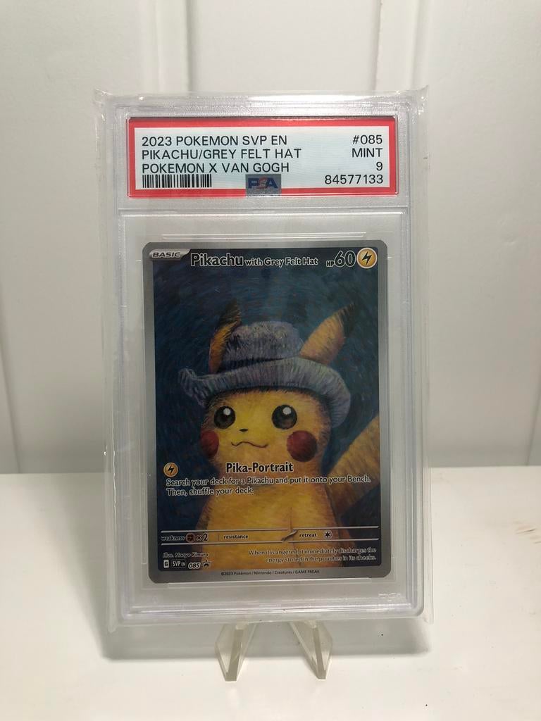 PSA 9 Pikachu Grey Felt Hat Pokémon x Van Gogh SVP EN, Verzenden, Nieuw, Losse kaart, Foil