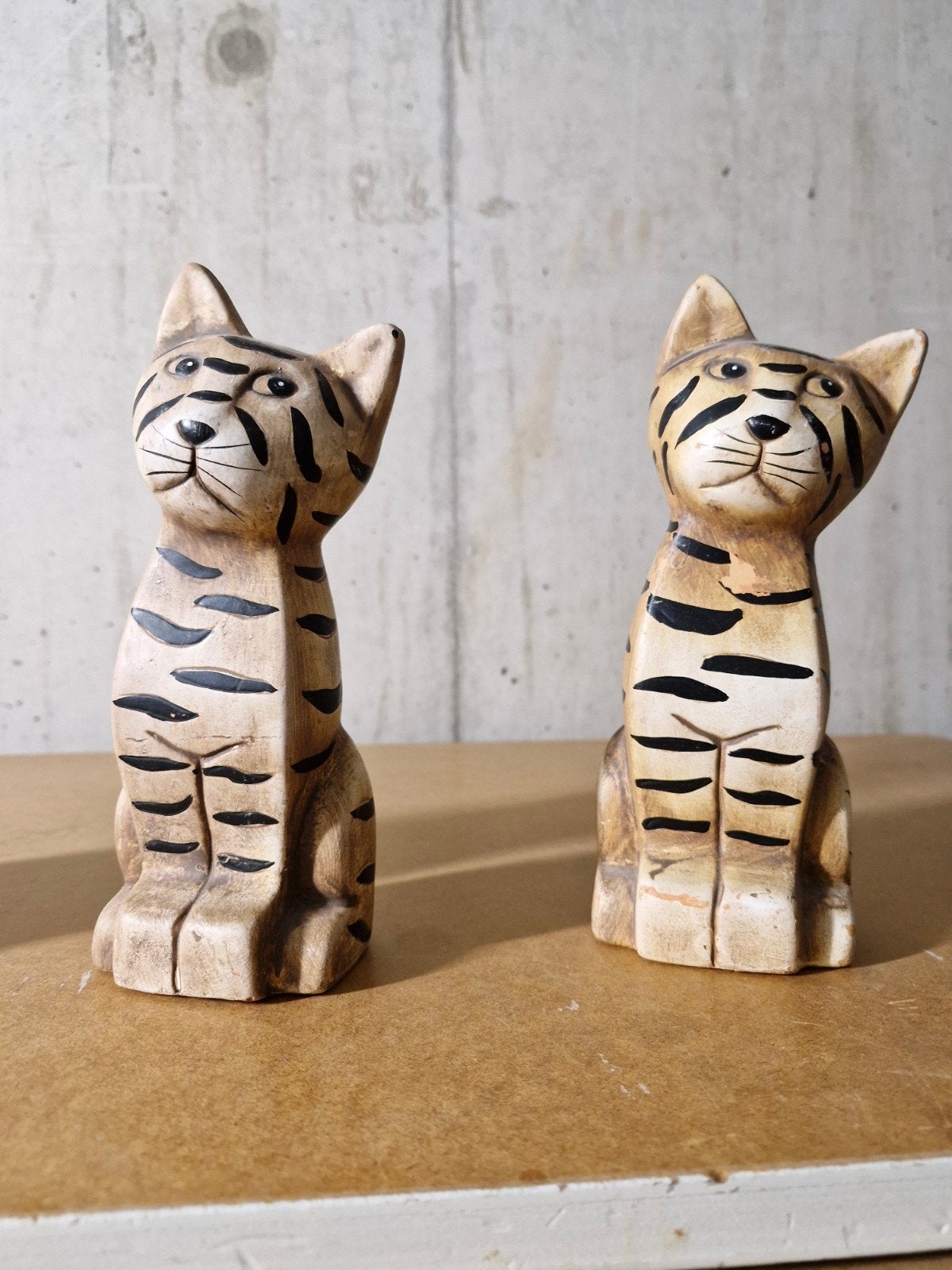 Moderne Katten Beeldjes - Set van 2, Meerkleurig, Ophalen of Verzenden, Zo goed als nieuw, Modern