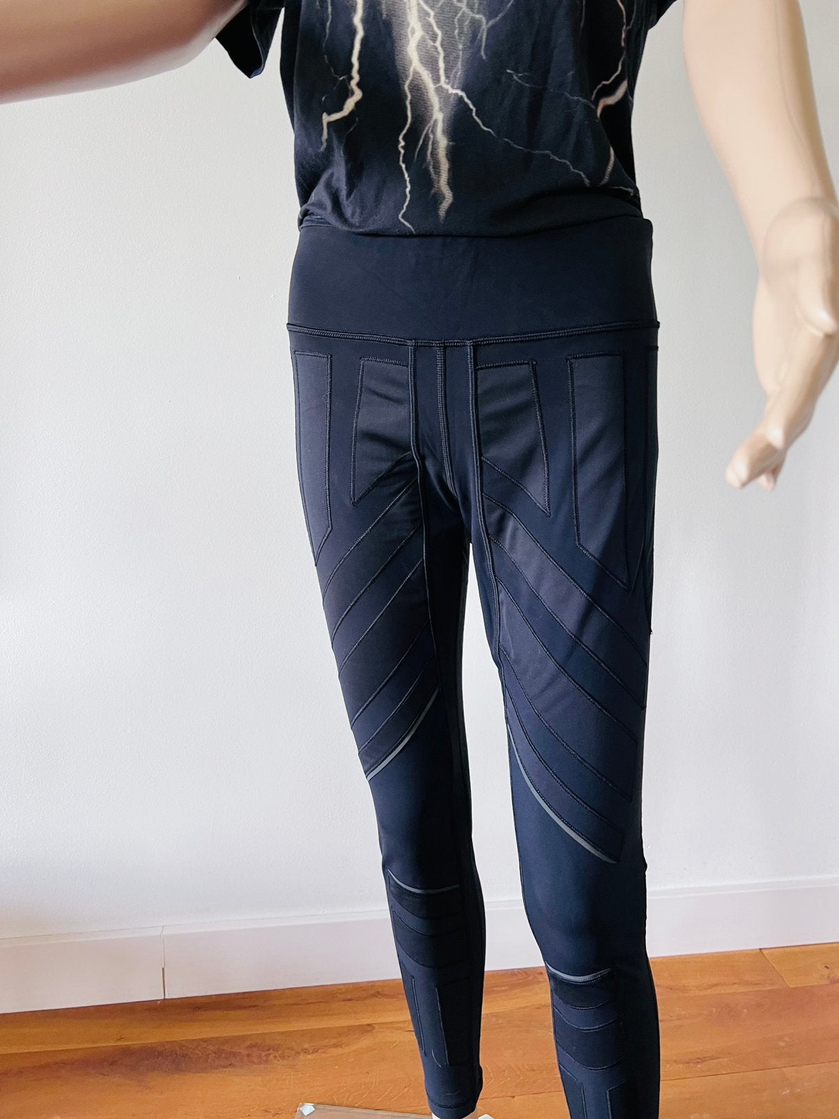 Lululemon sport legging zwart relief maat 8, Maat 38/40 (M), Zwart, Ophalen of Verzenden, Fitness of Aerobics