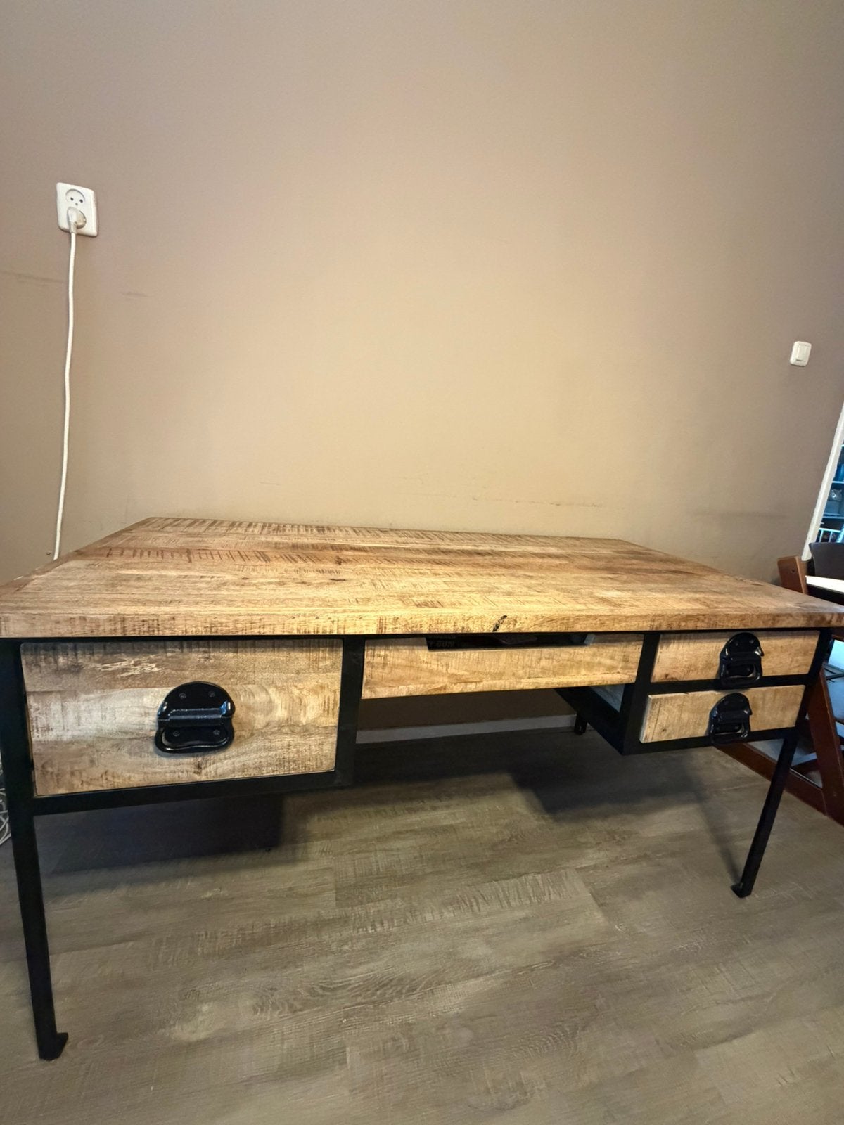 Mangohout bureau (stevig kwaliteit), Huis en Inrichting, Bureaus, Ophalen of Verzenden, Zo goed als nieuw