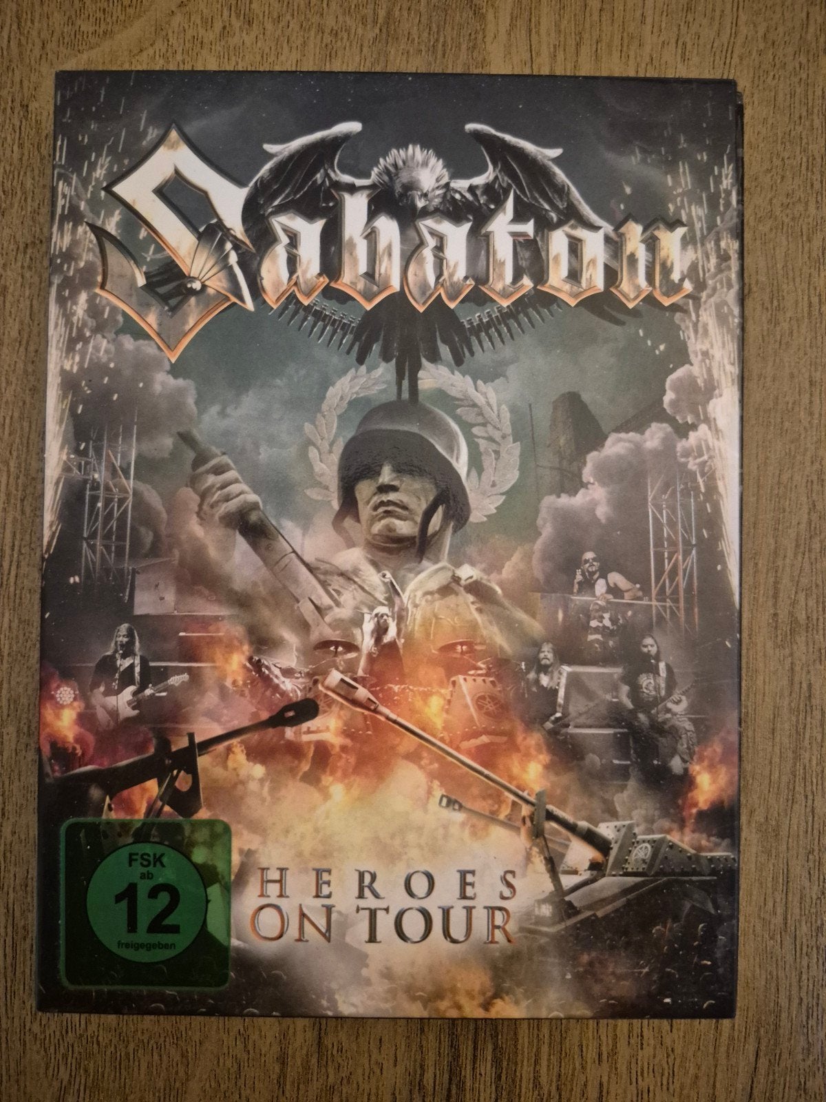 Sabaton - Heroes on Tour (2 DVD + CD, 2016), Gebruikt, Ophalen of Verzenden, Inclusief boekje, Heavy metal