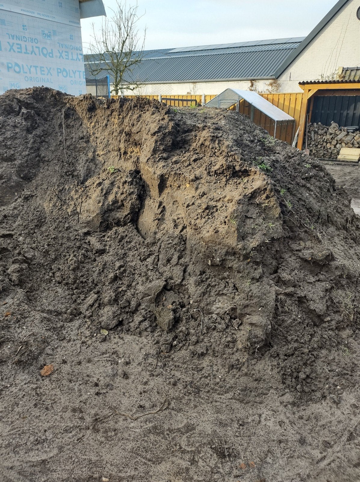 GRATIS zwarte grond (1-3 kuub), Ophalen, Tuinaarde