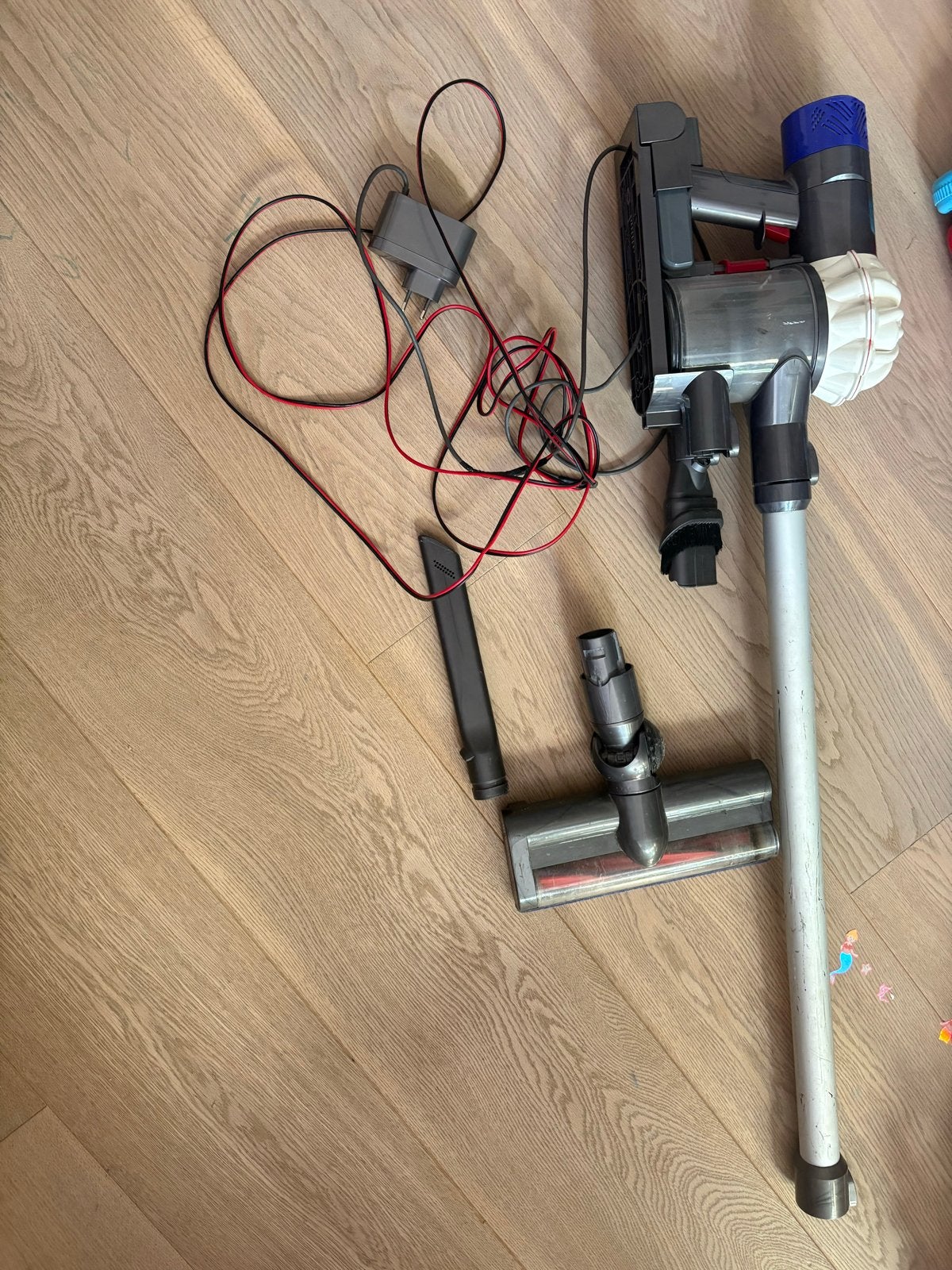 Dyson V6 met nieuwe accu, extra filter en toebehoren, Gebruikt, Draadloos, Ophalen of Verzenden, Dyson