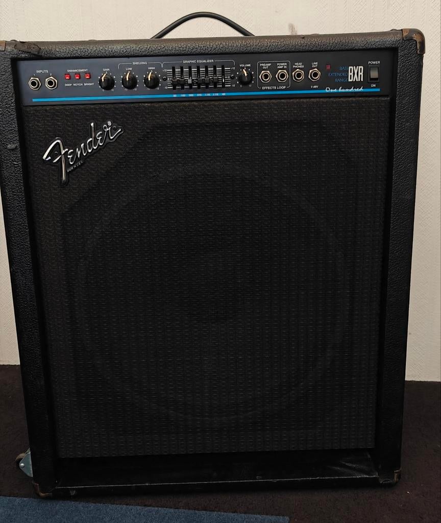Krachtige Bass-set: LTD B-55  + Fender BXR 300W + Boss DS-1, Muziek en Instrumenten, Snaarinstrumenten | Gitaren | Bas, Ophalen