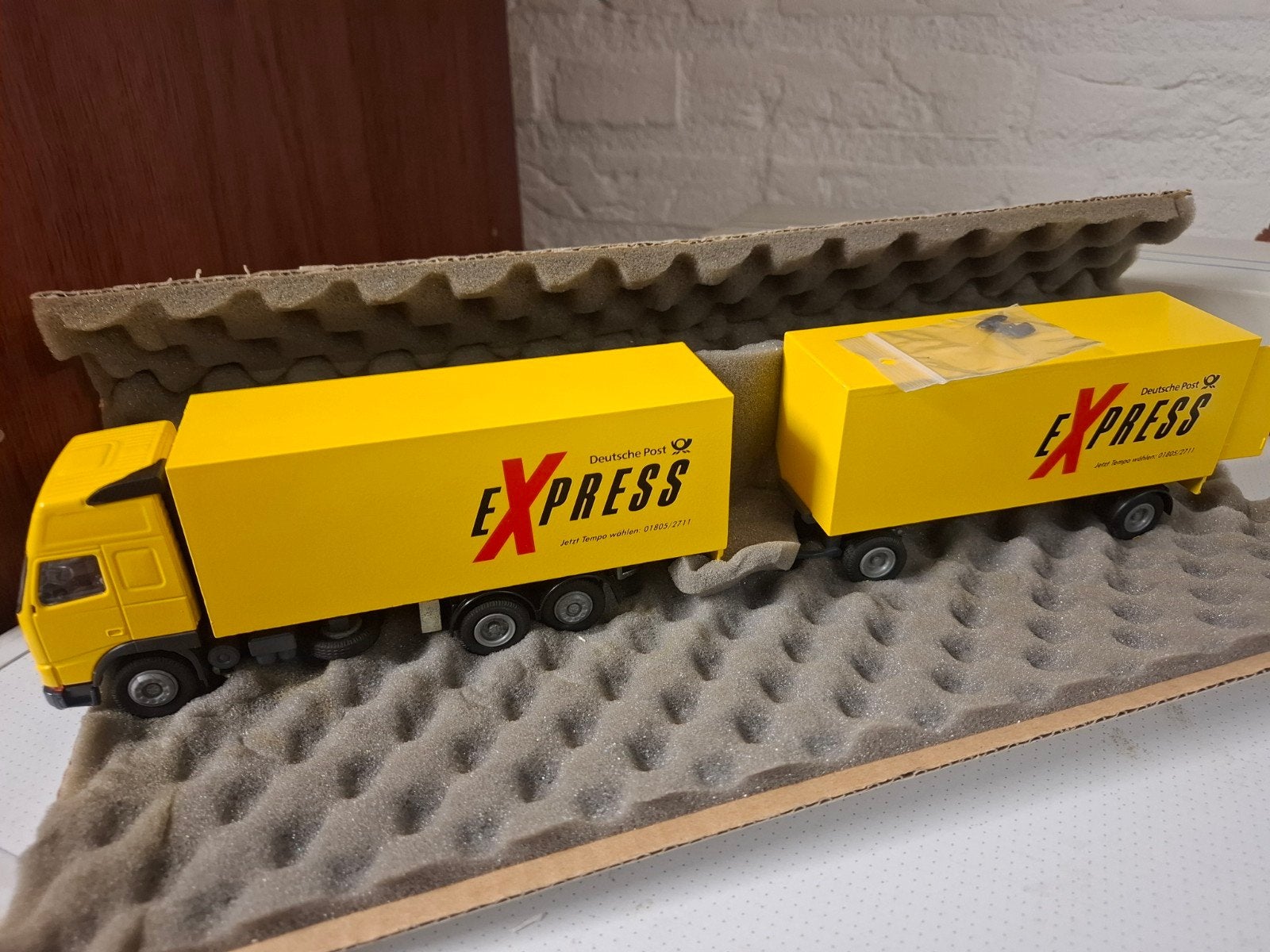 Volvo Fh16 Deutsche Post Express, Ophalen of Verzenden, Nieuw, Bus of Vrachtwagen, Conrad