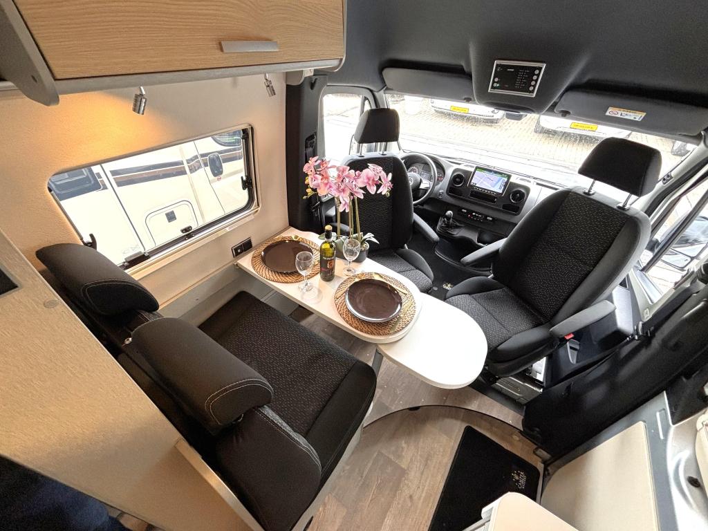 Hymer Free 600 DWARSBED HEFDAK MERCEDES TREKHAAK, Ringverwarming, Bedrijf, Hymer, 5 tot 6 meter