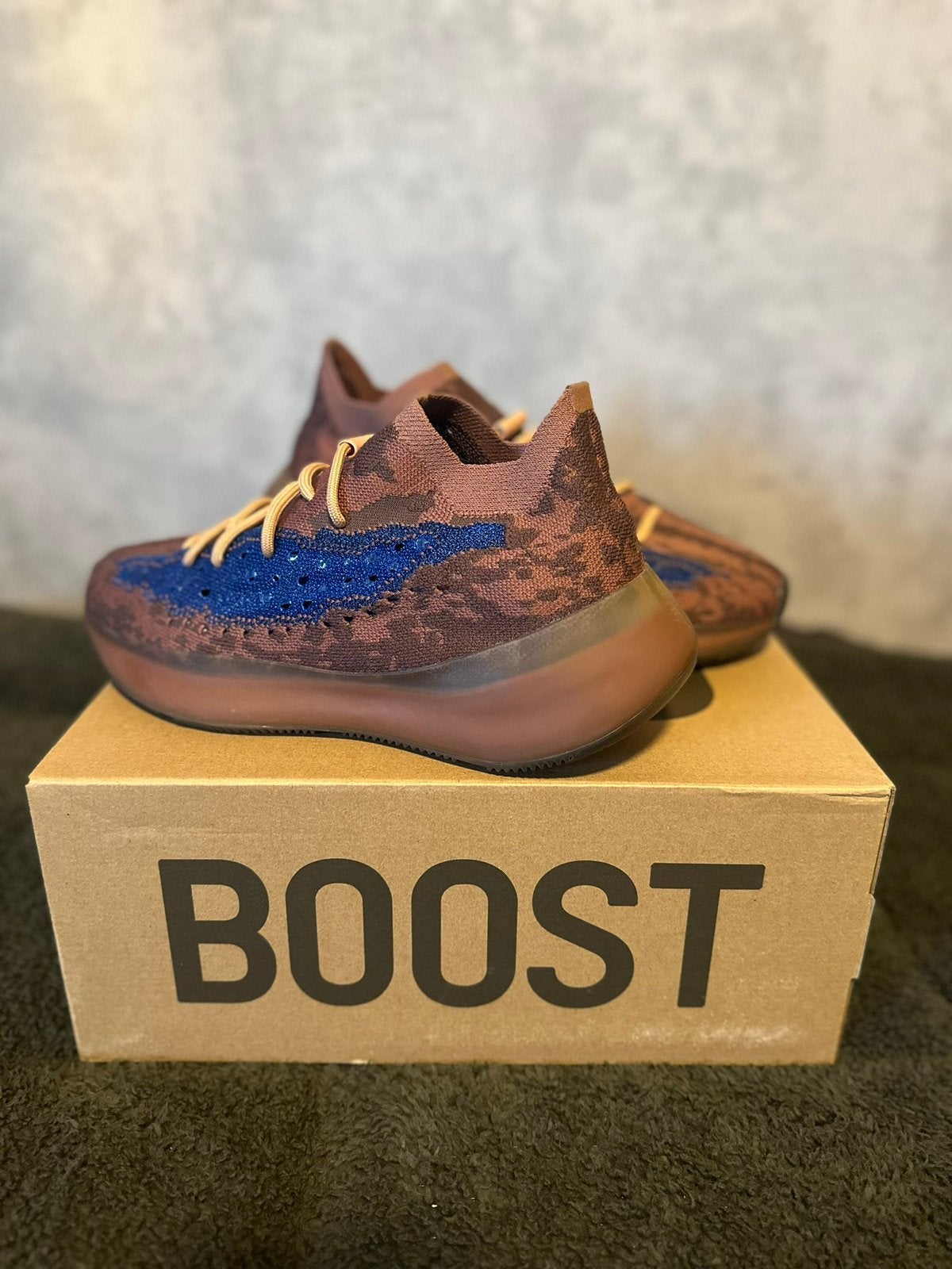 Yeezy Boost 380 Azure Maat 44 Met doos!, Kleding | Heren, Schoenen, Bruin, Ophalen of Verzenden, Sneakers of Gympen, Zo goed als nieuw