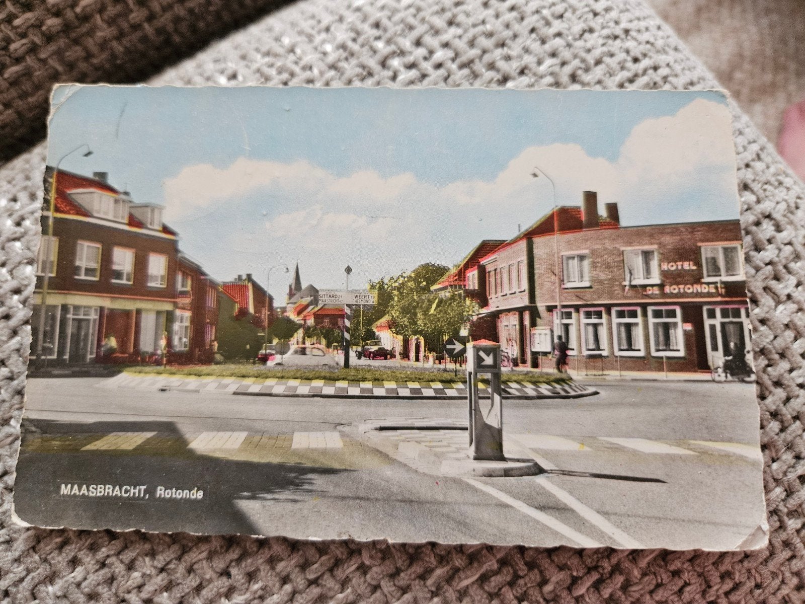Maasbracht Rotonde Hotel de Rotonde 1966, Ophalen of Verzenden, 1960 tot 1980, Gelopen, Limburg