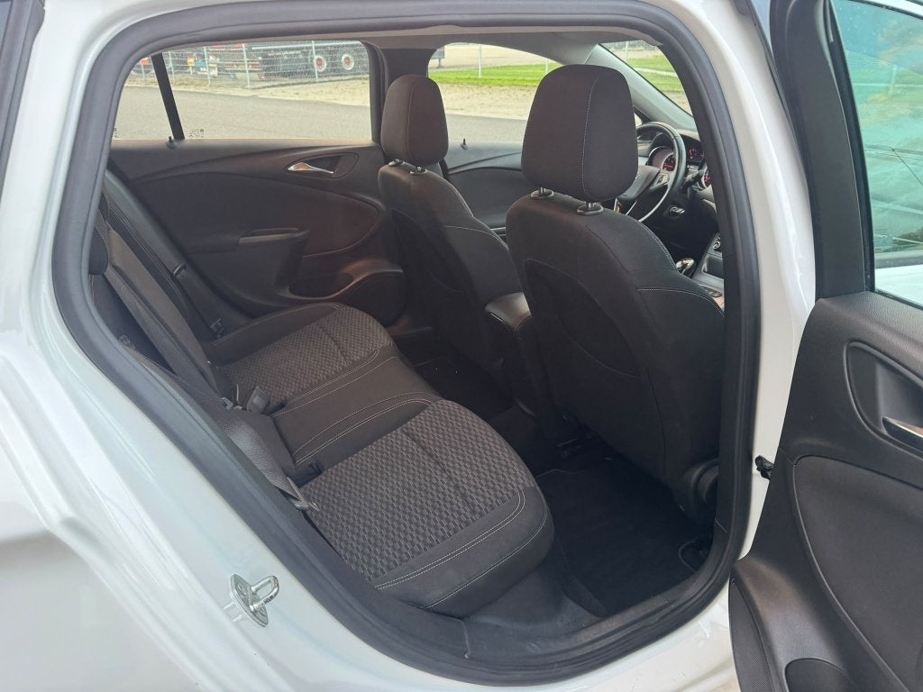 Foto 16 van Opel Astra 1.0 Turbo  Sports Tourer 2017 Wit Airco| trekhaak
