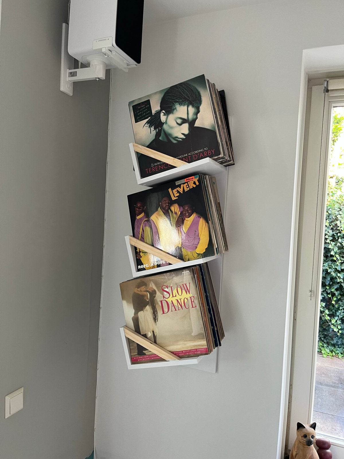Witte platenkast / vinyl opbergrek voor aan de muur, Ophalen, Hout, Gebruikt, Modern