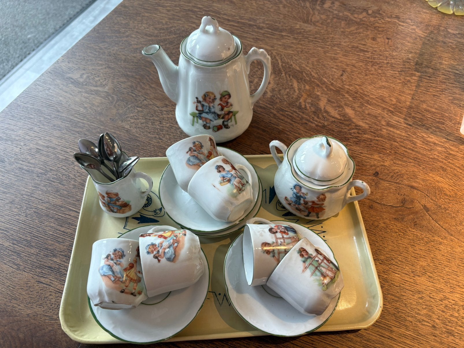 Antiek porseleinen kinderservies met dienblad – circa 1928, Ophalen of Verzenden