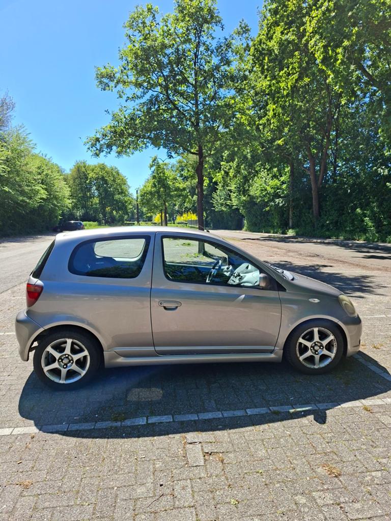 Toyota Yaris 1.5 16V Vvti 3DR T Sport 2001 Grijs, Auto's, Toyota, Voorwielaandrijving, 31 €/maand, 4 cilinders, 400 kg