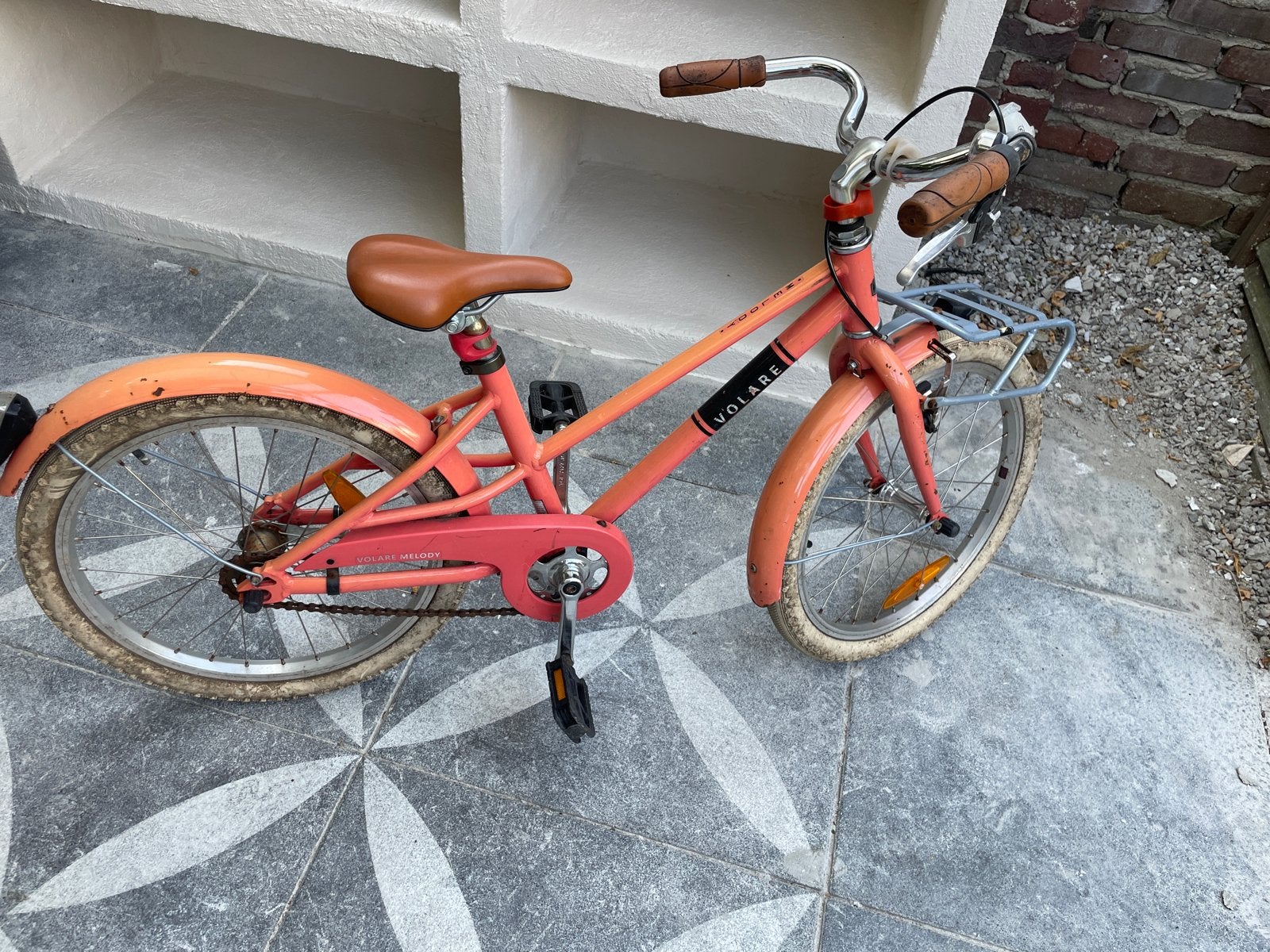 Kinderfiets Volare, 20 inch, oranje/ zalm met voordrager, Ophalen of Verzenden, Gebruikt, Terugtraprem, 20 inch of meer