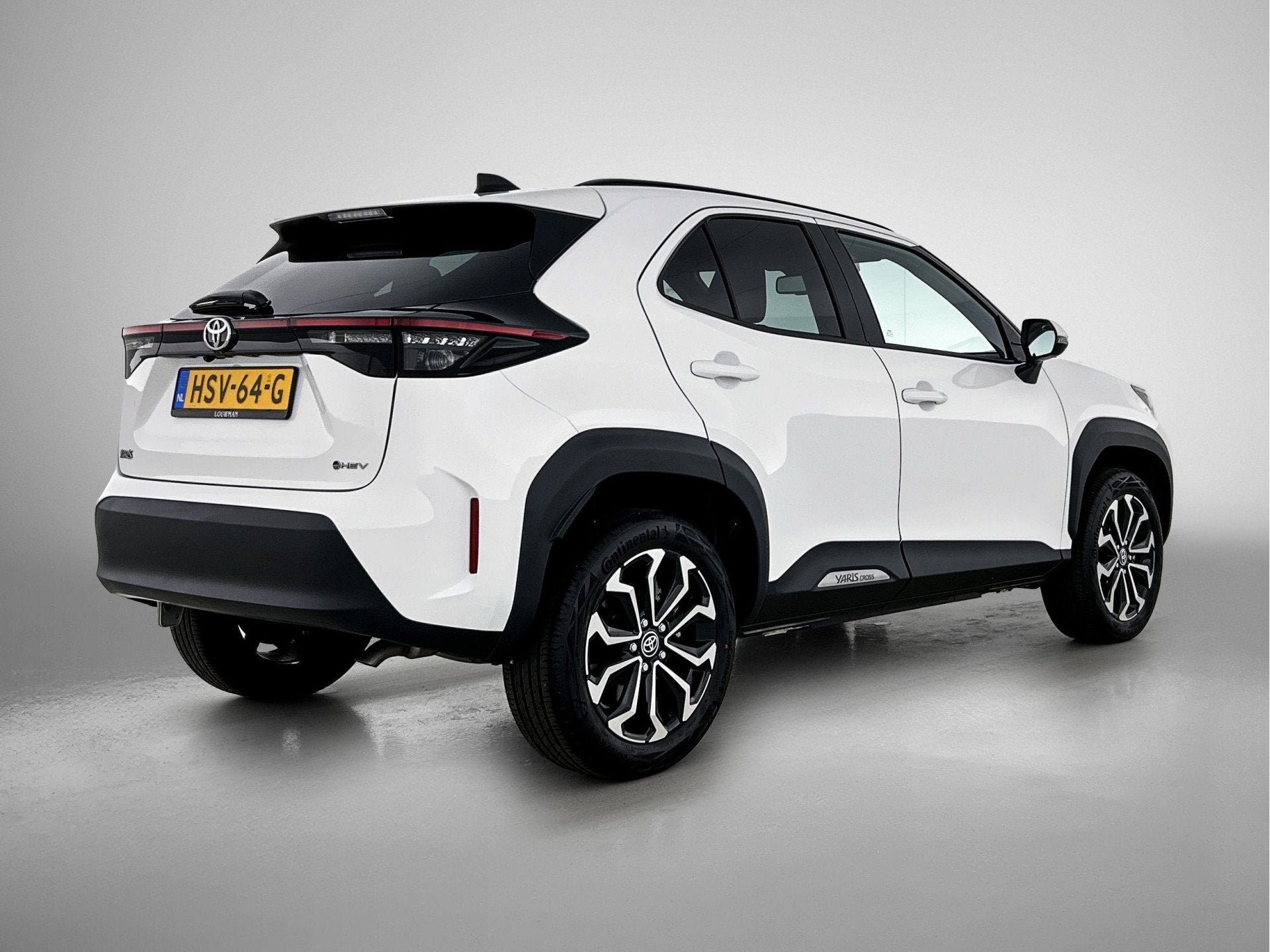 Toyota Yaris Cross 1.5 Hybrid 115 First Edition (bj 2025), 12 maanden, Stof, Gebruikt, 116 pk