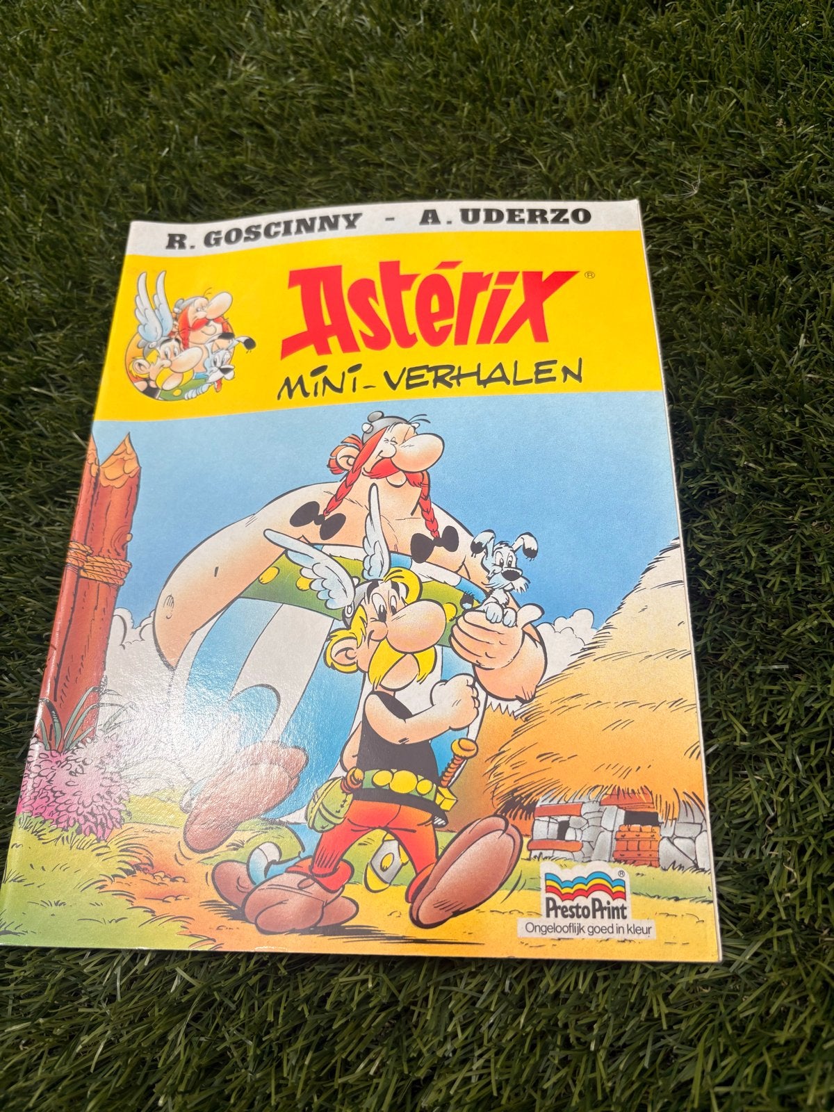 Astérix Mini-Verhalen - Stripboek door Goscinny & Uderzo, Boeken, Eén stripboek, Ophalen of Verzenden, Gelezen