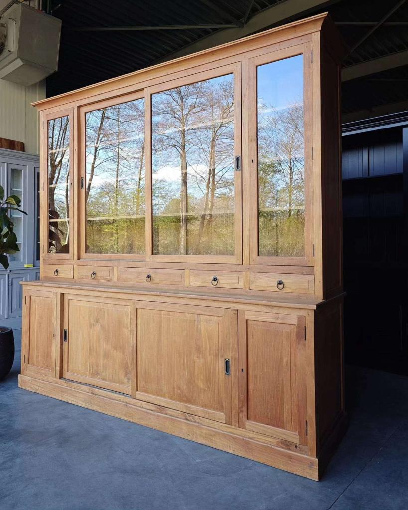 Grote winkelkast | Brede winkelvitrine teakhout #9423, Antiek en Kunst, Antiek | Meubels | Kasten, Ophalen of Verzenden