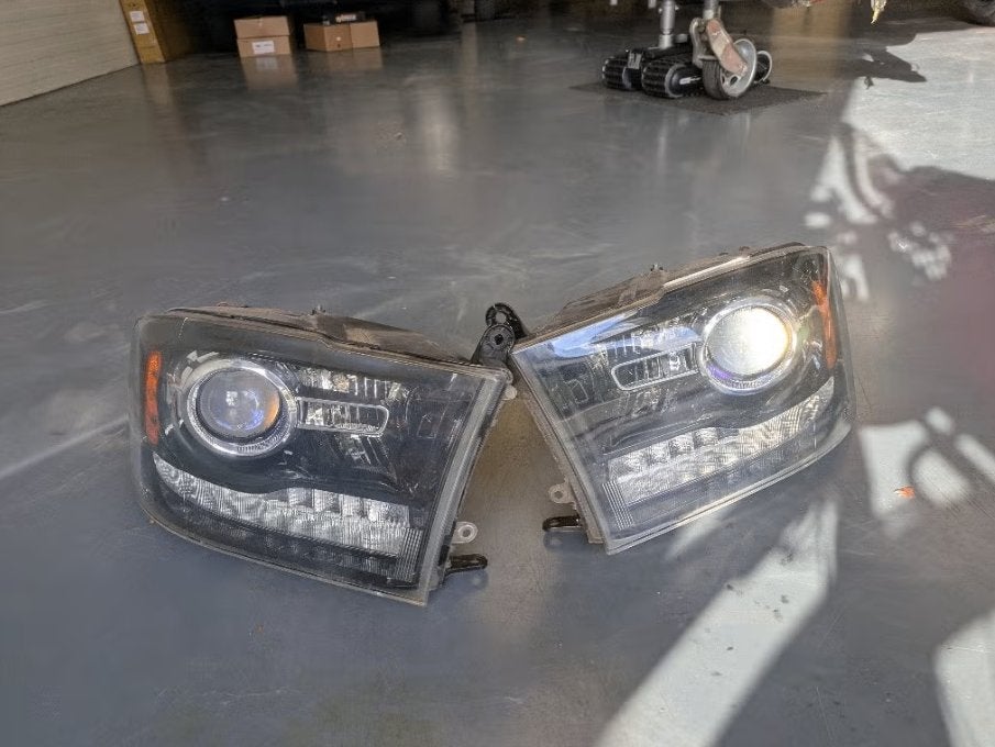 Dodge ram 1500 sport koplampen 2013 - 2018 links rechts set, Ophalen of Verzenden, Gebruikt, Dodge