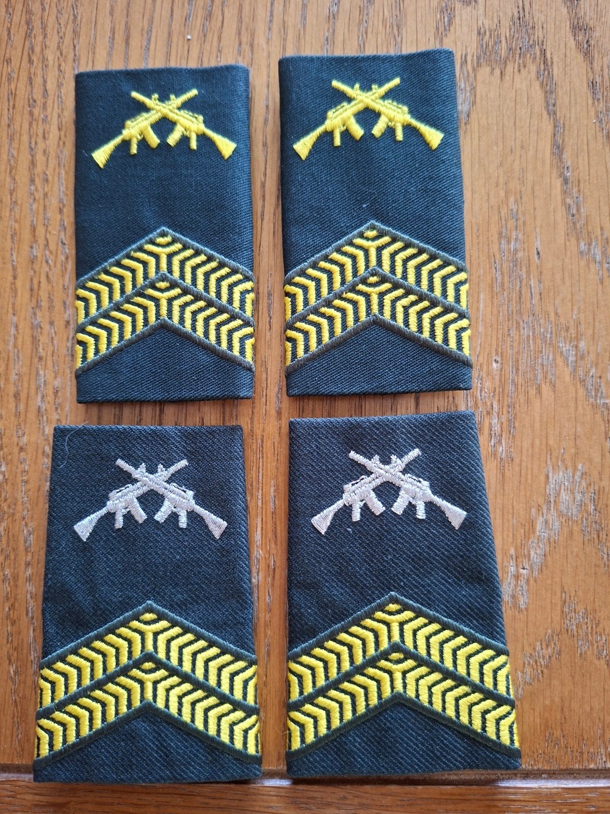 Epauletten korporaal der 1e klasse, Verzamelen, Ophalen of Verzenden, Landmacht, Nederland, Embleem of Badge