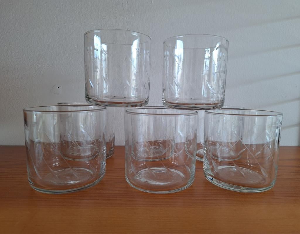 8 glaasjes, waterglazen,  geslepen glas, vintage, Ophalen of Verzenden, Zo goed als nieuw, Overige typen