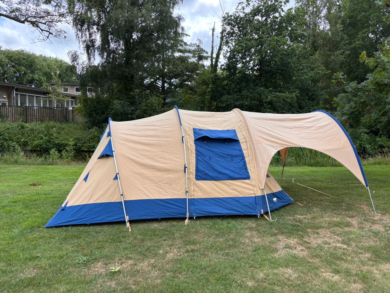Tunneltent 4 persoons van de Vrijbuiter (Phoenix + canopy), Caravans en Kamperen, Ophalen, Zo goed als nieuw