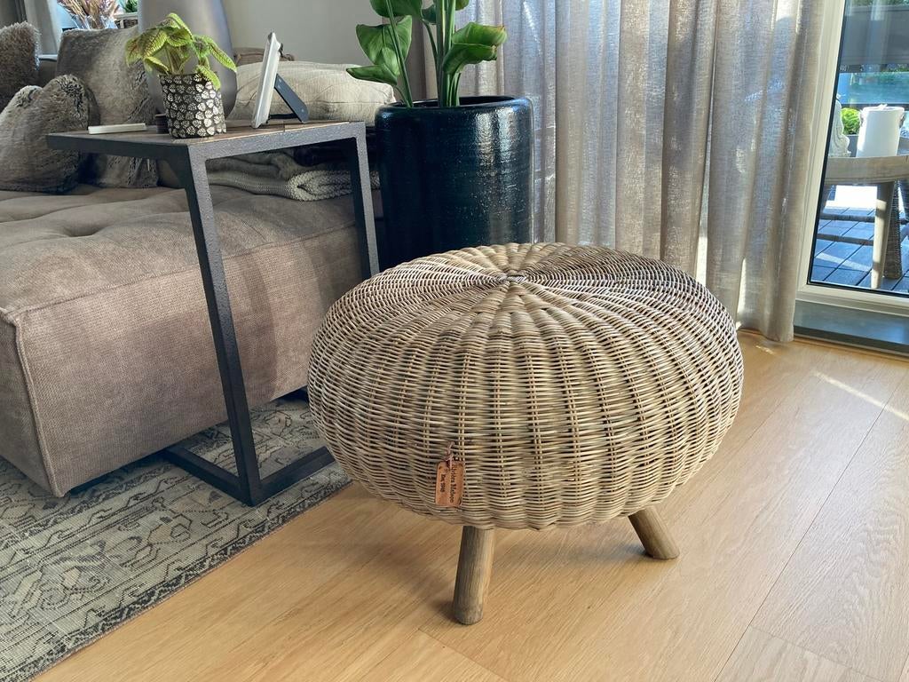 Riviera Maison, rattan poef/voetenbank !!, Huis en Inrichting, Banken | Voetenbanken en Poefen, Ophalen, Minder dan 50 cm, Rond
