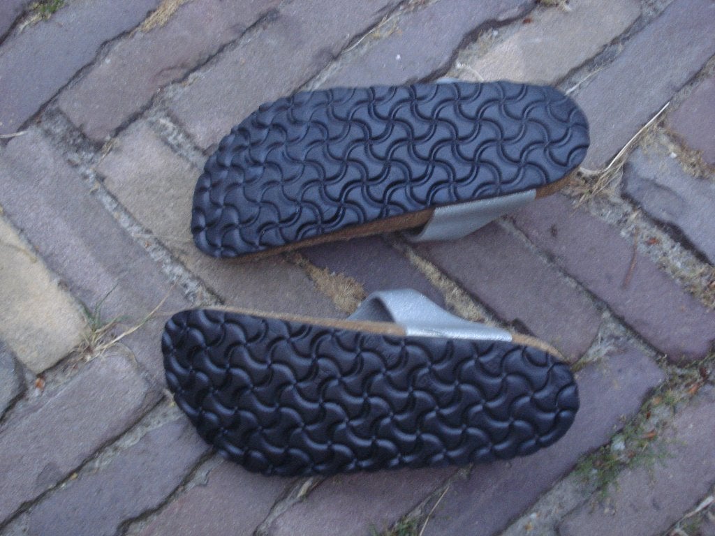 BIRKENSTOCK GIZEH ZILVER 36 NU GRATIS VERZENDING PER POST, Kleding | Dames, Schoenen, Slippers, Overige kleuren, Verzenden, Nieuw