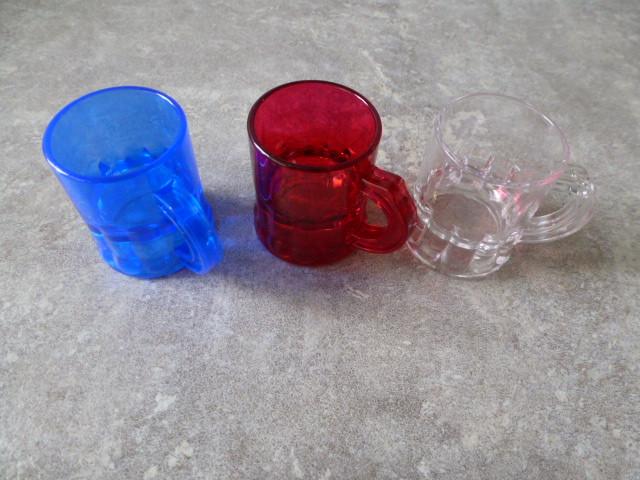 NIEUW 95 SHOT/ BORREL GLAASJES plastic blauw en rood, Ophalen of Verzenden, Nieuw, Borrel- of Shotglas
