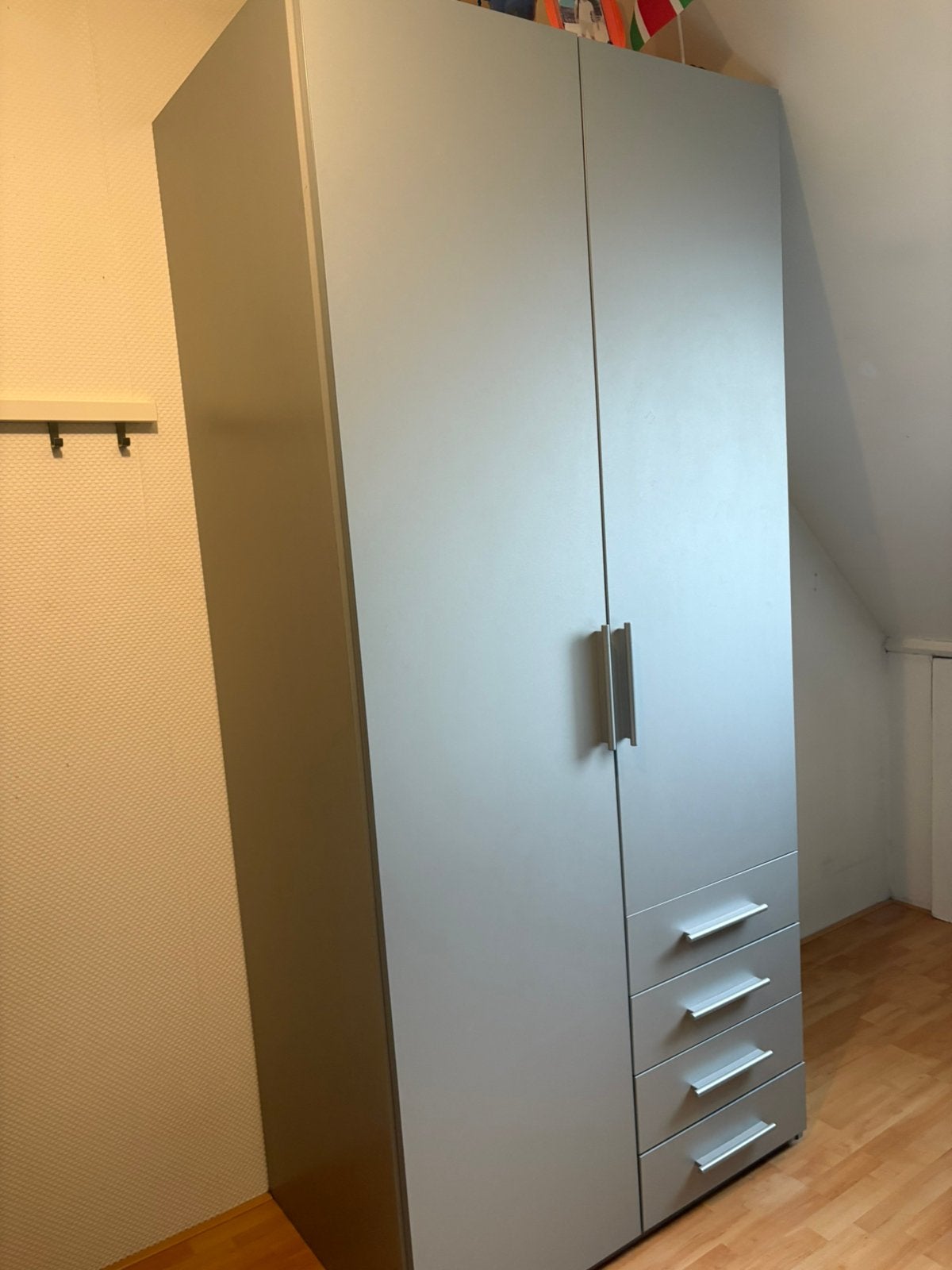 Grijze kledingkast 220x100x60, Huis en Inrichting, 100 tot 150 cm, Ophalen of Verzenden, Zo goed als nieuw, 150 tot 200 cm
