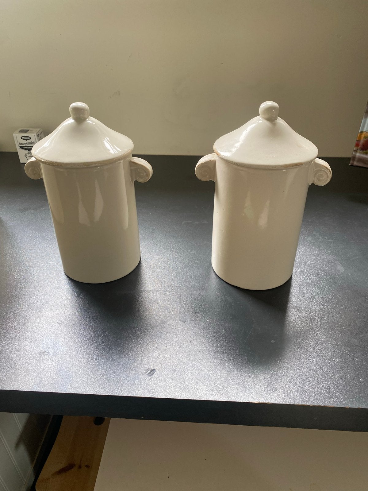 Set van 2 Crèmekleurige Keramische Potten met Deksel, Beige, Ophalen of Verzenden, Steen/keramiek, Klassiek