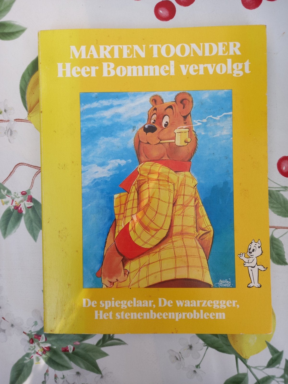 W Marten Toonder - Heer Bommel vervolgt (stripboek), Eén stripboek, Ophalen of Verzenden, Gelezen, Marten Toonder