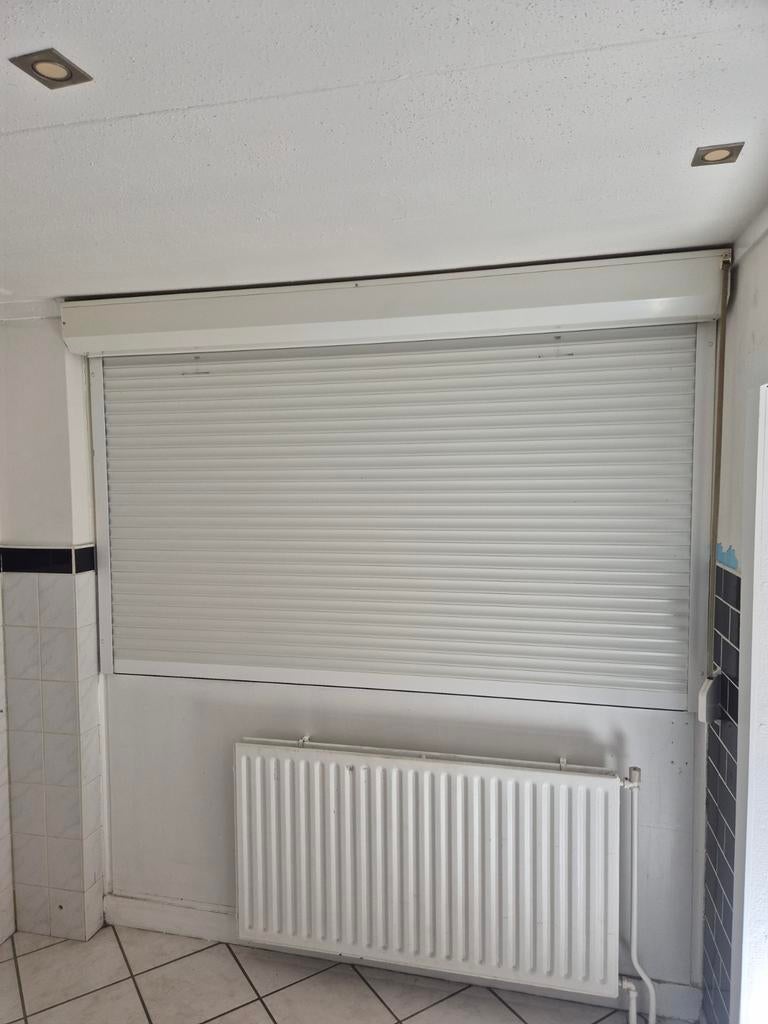 Wit rolluik raam handbediend, Gebruikt, 100 tot 150 cm, 200 cm of meer, Wit