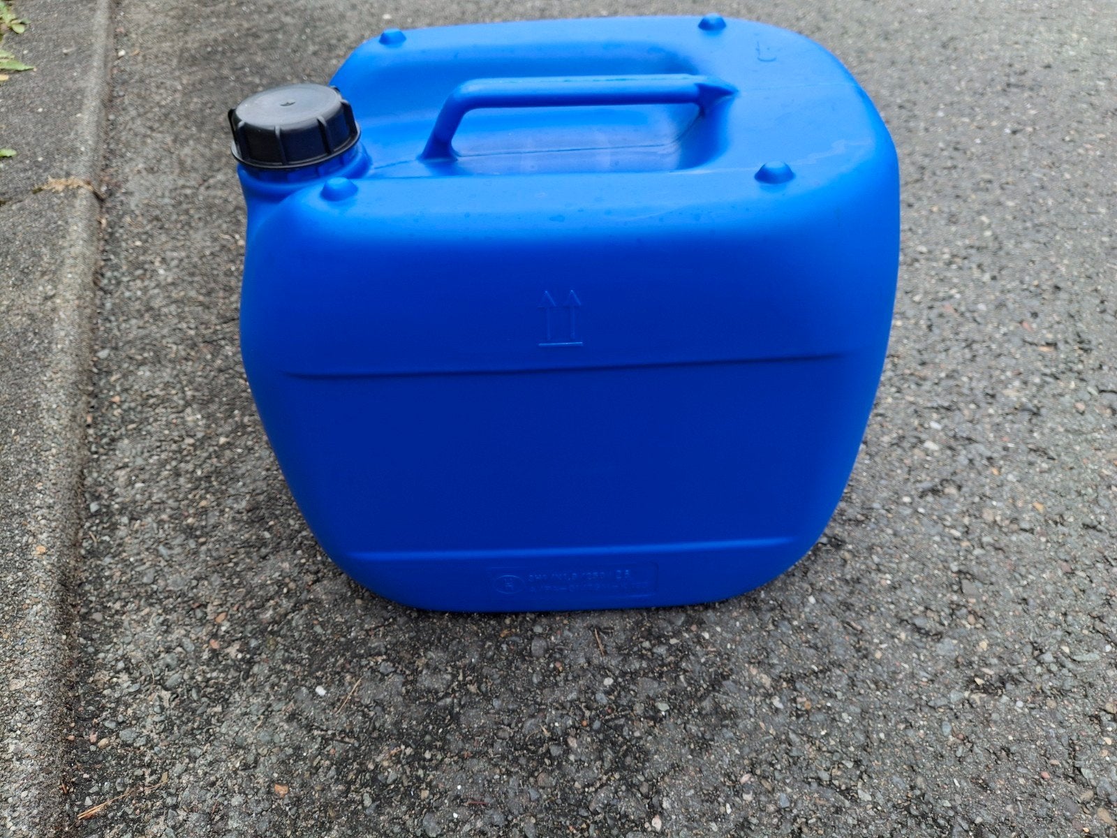 20 jerrycans, Minder dan 75 liter, Ophalen, Zo goed als nieuw